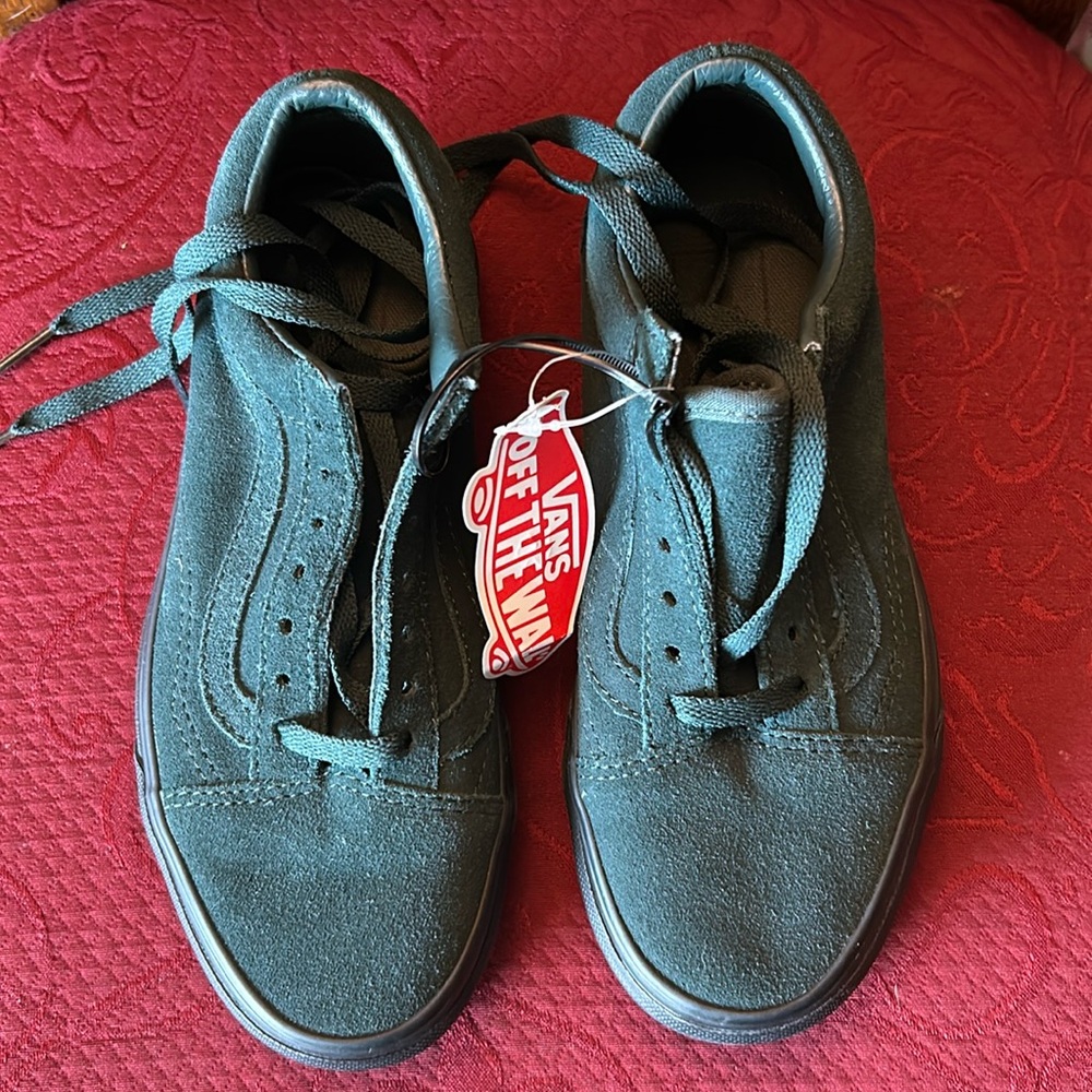 Unisex Green Off The Wall Vans boys size  3.5, girls size 5. Brand New.